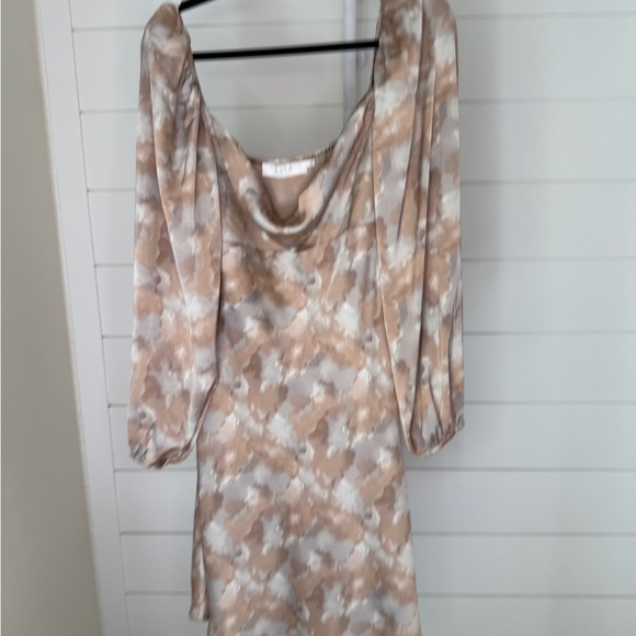 ASTR the label Cream and Tan Long Sleeve Dress - Picture 3 of 6